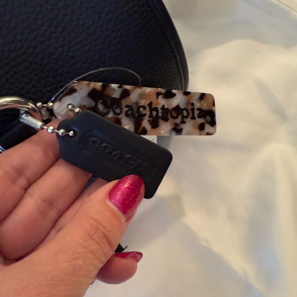 🖤 Coach NWT Coachtopia Barrel Bag In Black Pebbled Coachtopia Leather - Picture 6 of 6